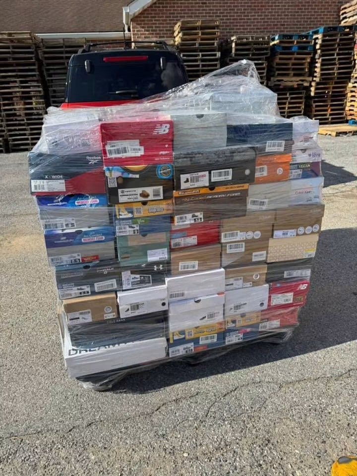 pallets de calzado deportivo en liquidación en México