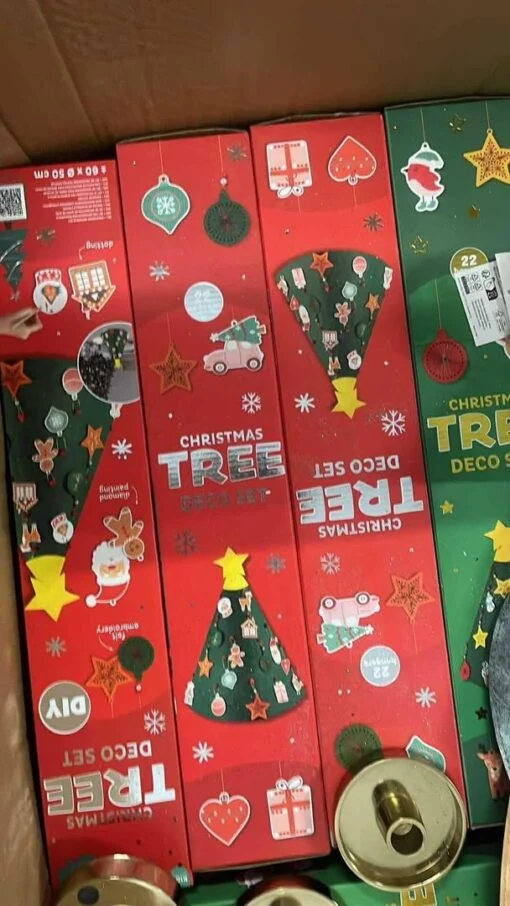 pallets de árboles de Navidad en liquidación en México