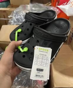 pallets de Crocs en liquidación en México