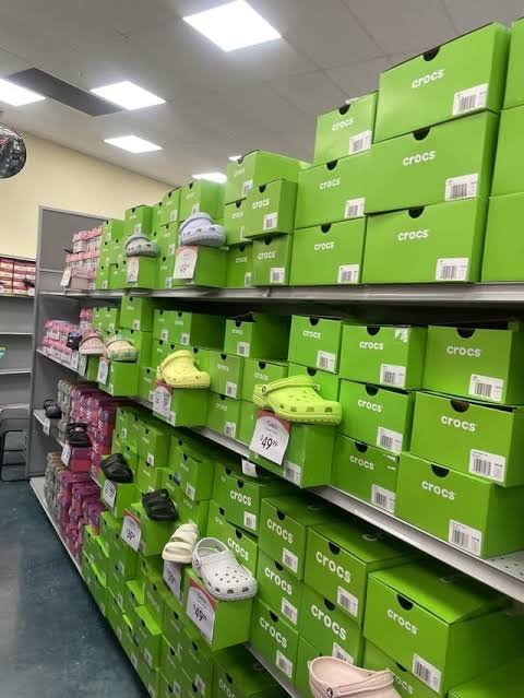 pallets de Crocs en liquidación en México