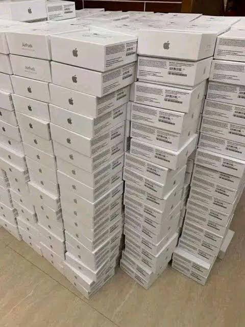 pallets de AirPods nuevos y sellados en México